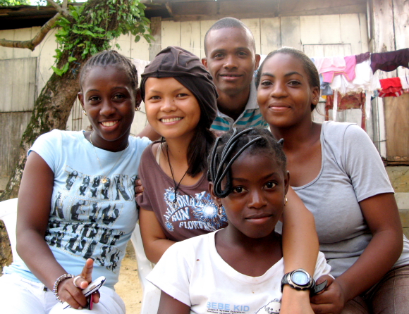 jane making friends in gabon.JPG